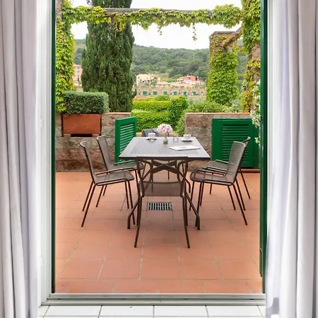 & Sant'anna Del Volterraio ポルトフェッラーイオ