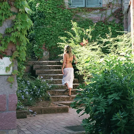 リゾート & Sant'anna Del Volterraio